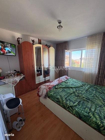 Apartament 3 camere, 64 mp utili, etaj 4/4 acoperis , orientare ve