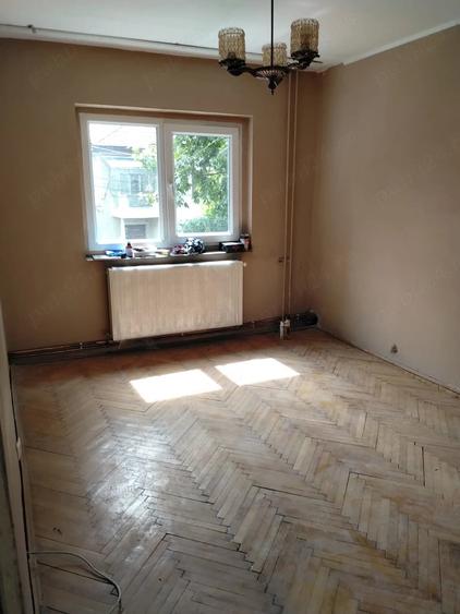 Proprietar, vand apartament cu 2 camere, decomandat, et1 - 8