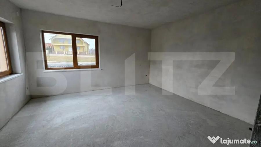 Casă cu 4 camere cu Teren 4000 Mp în Central