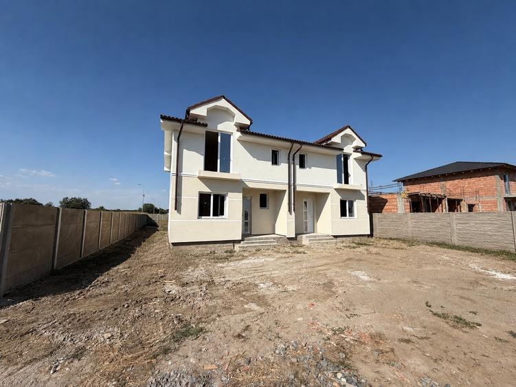 Duplex cu 4 camere cu Canalizare în Moșnița Nouă