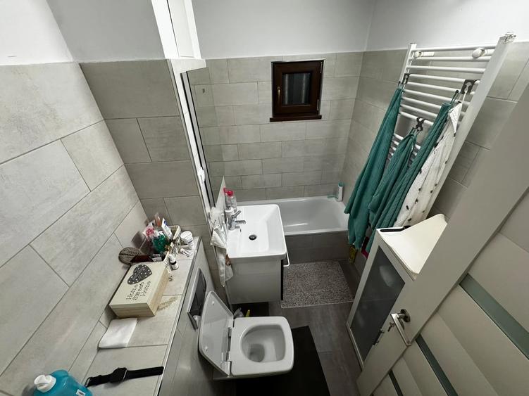 Apartament cu 4 camere decomandat în Cug