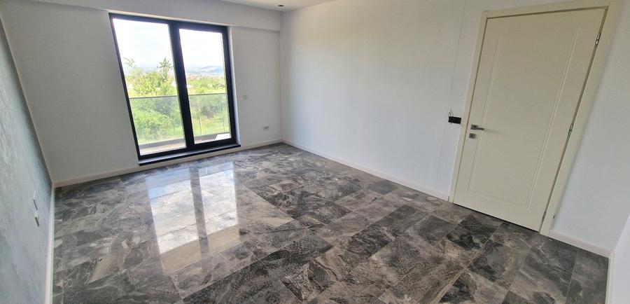Apartament cu 3 camere decomandat în Galata