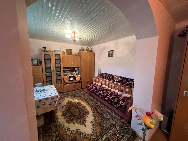 Casă cu 4 camere cu Teren 1748 Mp în Cosmești