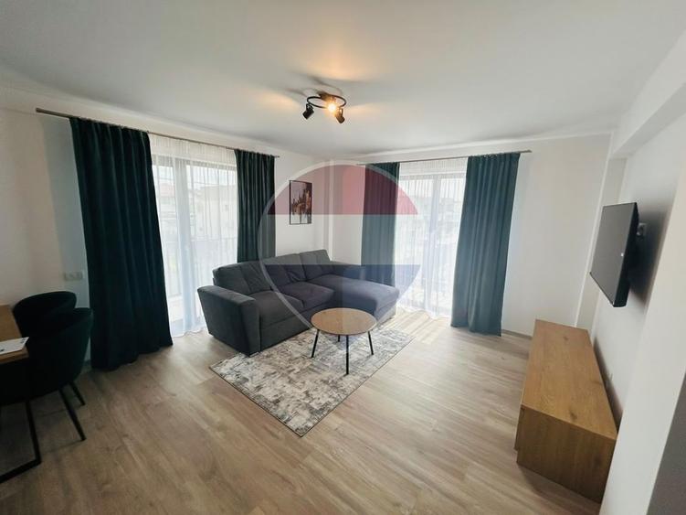 Apartament cu 2 camere semidecomandat, mobilat în Central