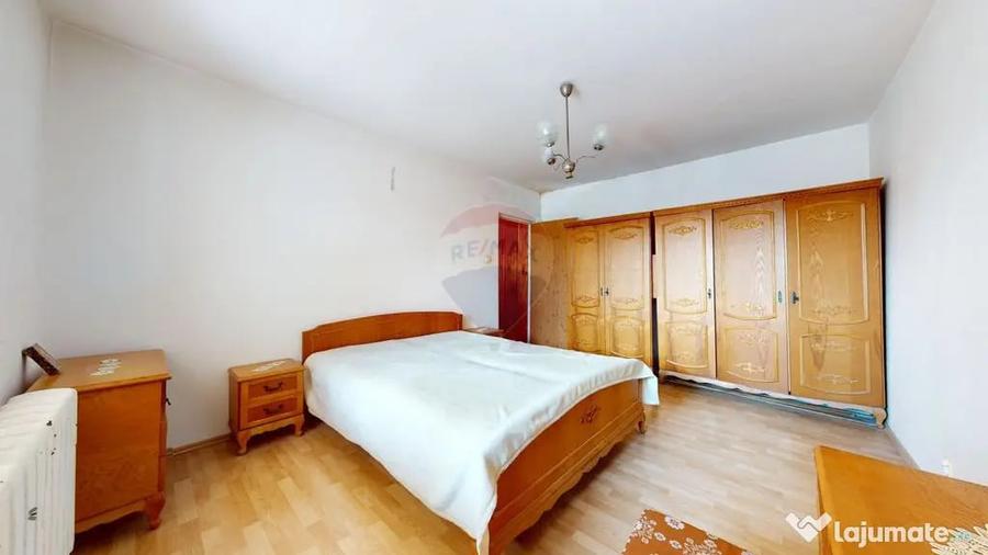 Apartament cu 3 camere decomandat în Central