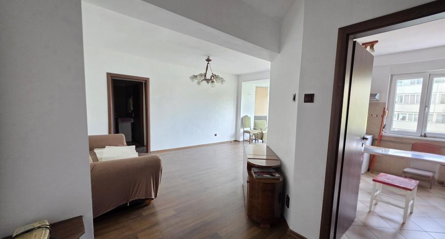 Apartament cu 2 camere semidecomandat, mobilat în Aradului