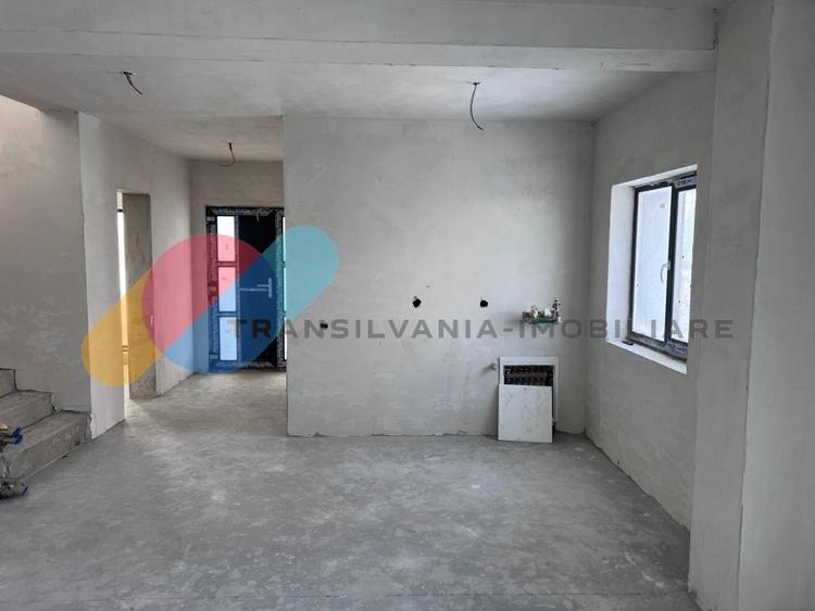 Casă individuală cu 4 camere cu Canalizare în Sânnicoară