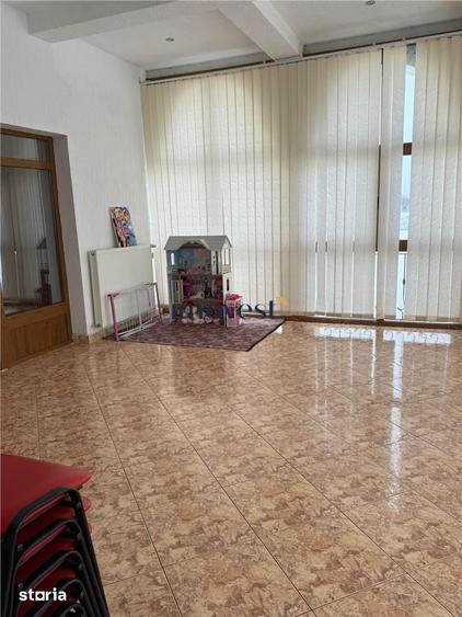 Casă cu 6 camere cu Teren 52000 Mp în Supur