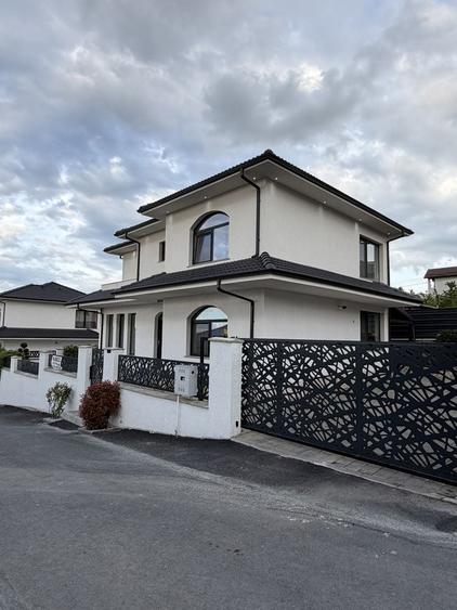Casă cu 4 camere în Dezmir