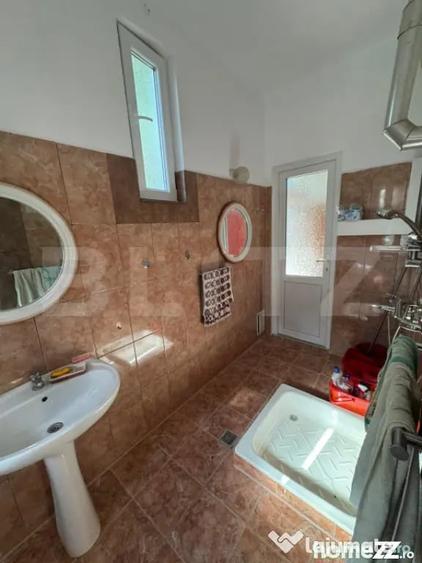 Casă cu 6 camere cu Teren 700 Mp în 700