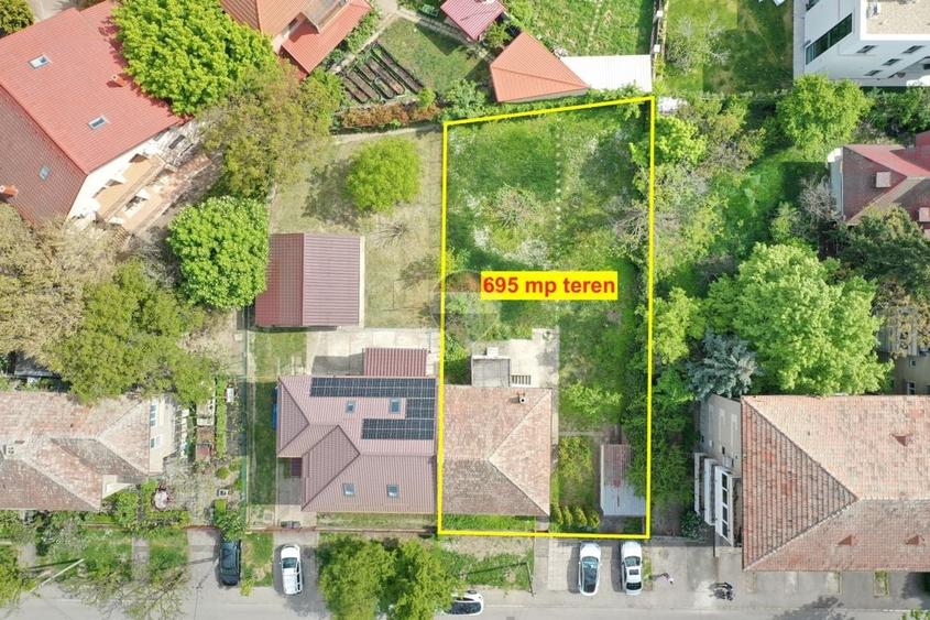 Casă cu 5 camere cu Teren 695 Mp în Tipografilor