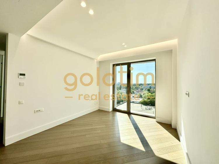 Apartament cu 4 camere decomandat în Pipera
