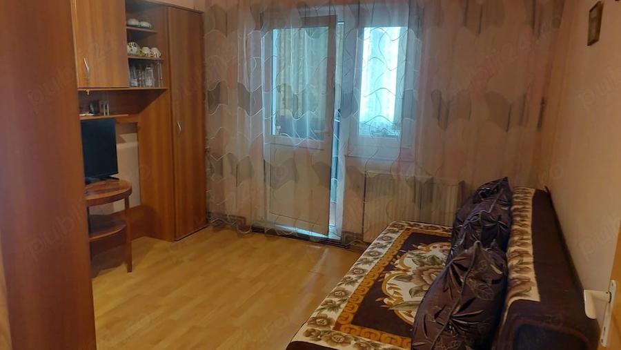 Apartament cu 4 camere decomandat în Lipovei