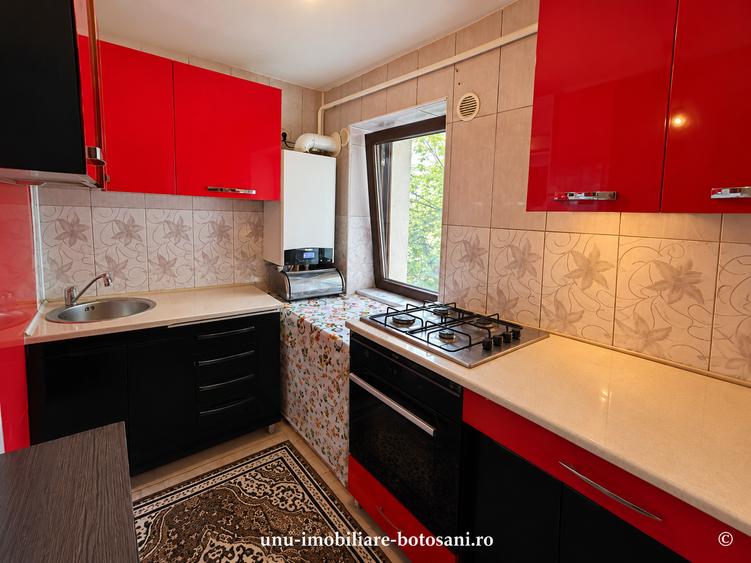 Apartament cu 3 camere decomandat în Central