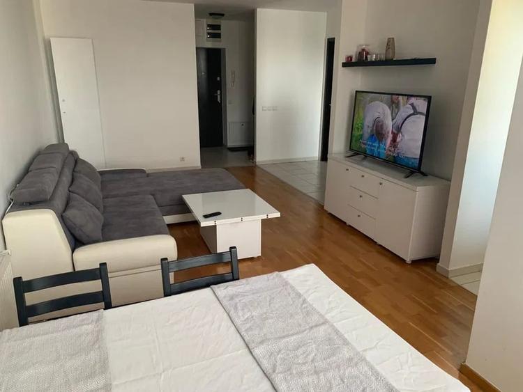 Apartament cu 3 camere semidecomandat, mobilat în Berceni