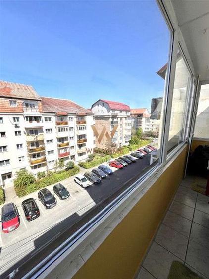 Apartament cu 4 camere decomandat în Valea Aurie
