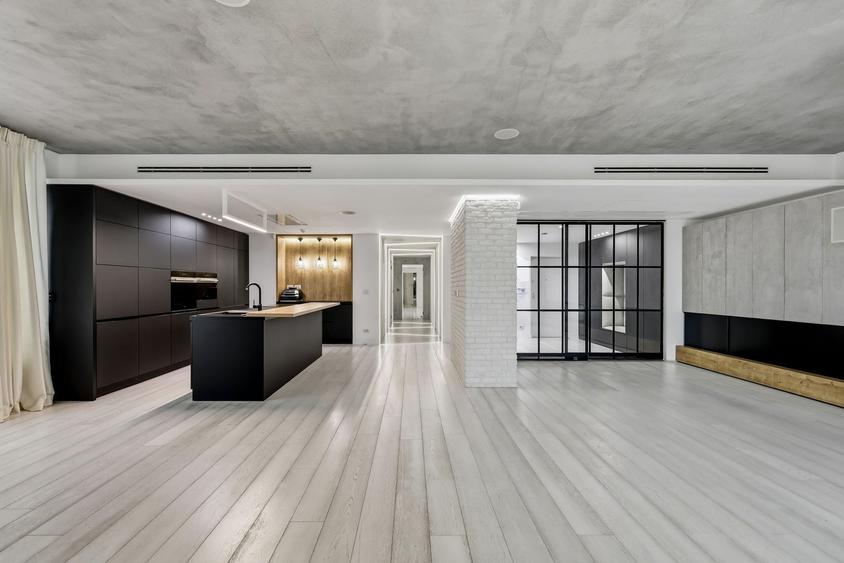 Penthouse cu 5 camere decomandat, mobilat în Herăstrău