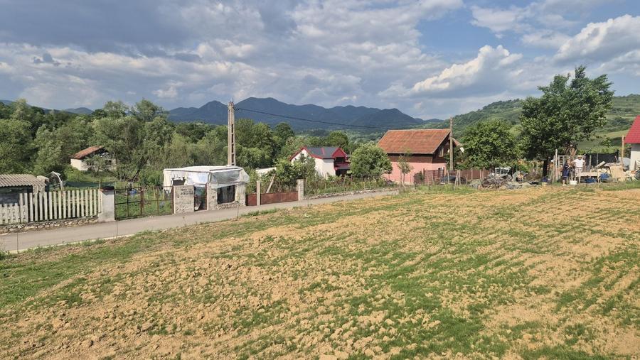 Teren de 1100 mp, în Central