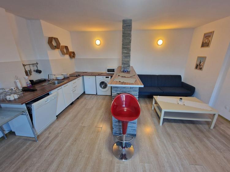 Apartament cu 3 camere decomandat în Central