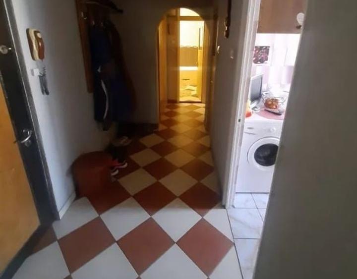 Apartament cu 2 camere decomandat, mobilat în Văcăresti