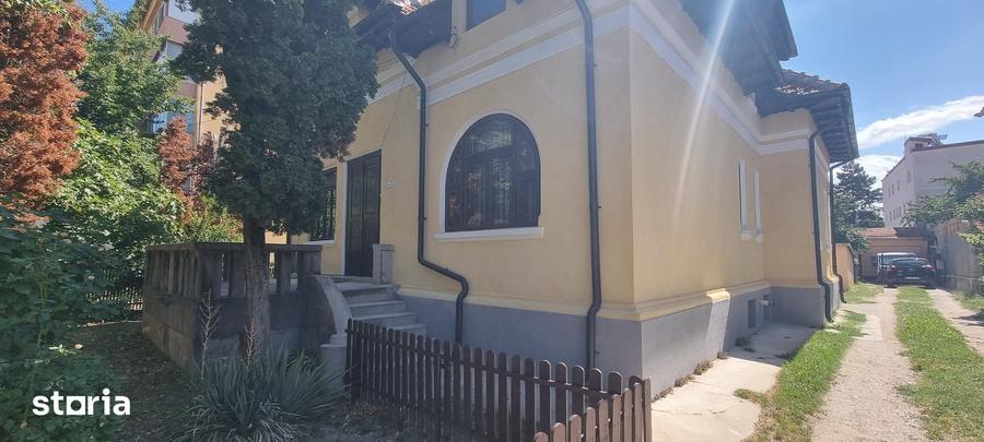 Casă cu 5 camere cu Teren 650 Mp în Negru Vodă