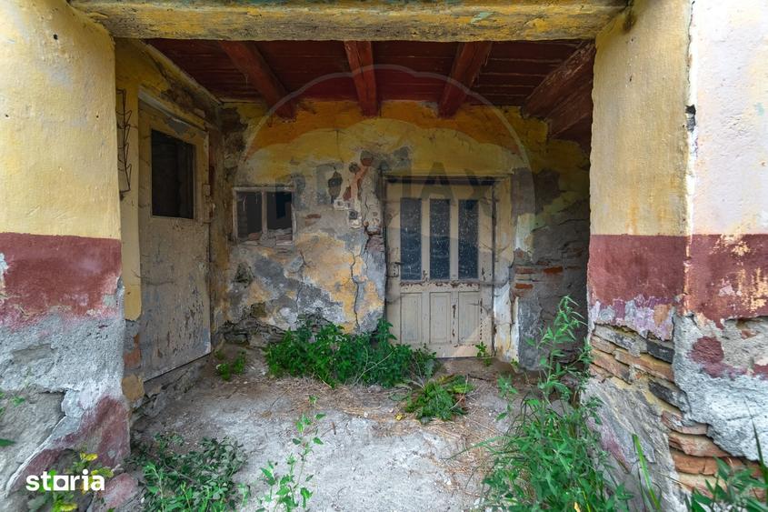 Casă cu 6 camere cu Teren 1044 Mp în Central
