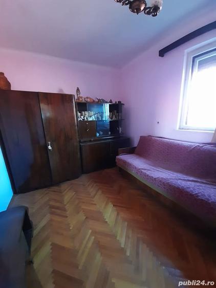 Casă cu 6 camere cu Teren 530 Mp în Cuștelnic