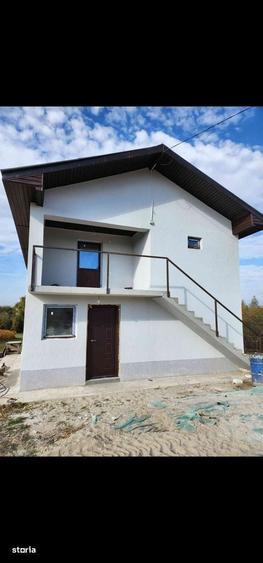 Casă cu 4 camere în Călugăru
