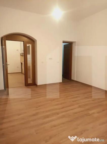 Apartament cu 8 camere nedecomandat în Iosefin