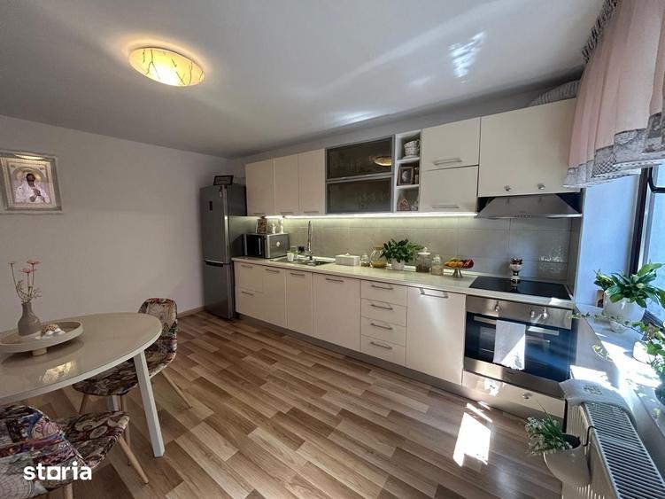 Casă cu 5 camere cu Teren 325 Mp în Central