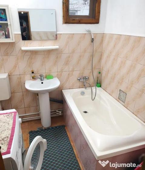 Casă cu 3 camere în Brăilița