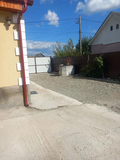 Casă cu 5 camere cu Teren 1200 Mp în Monariu