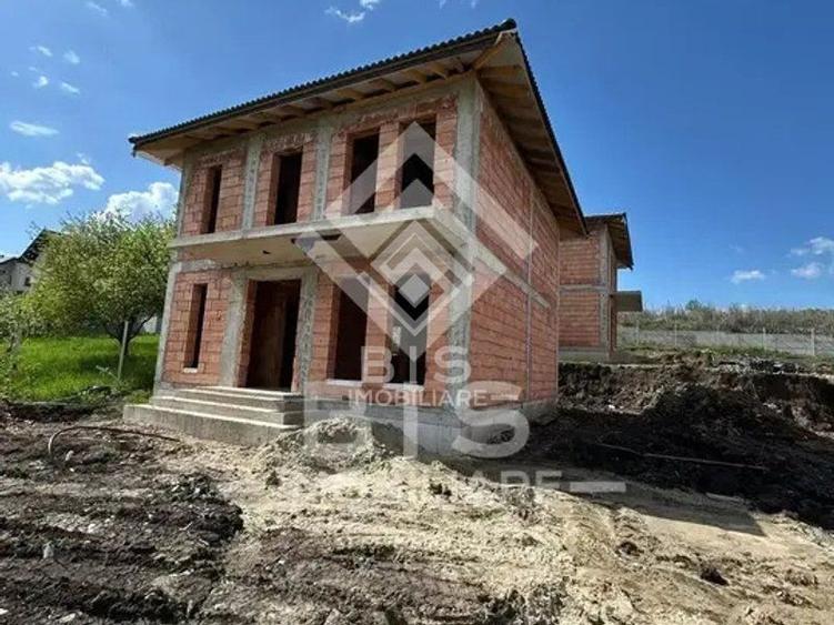 Casă individuală cu 5 camere cu Teren 300 Mp în Nord