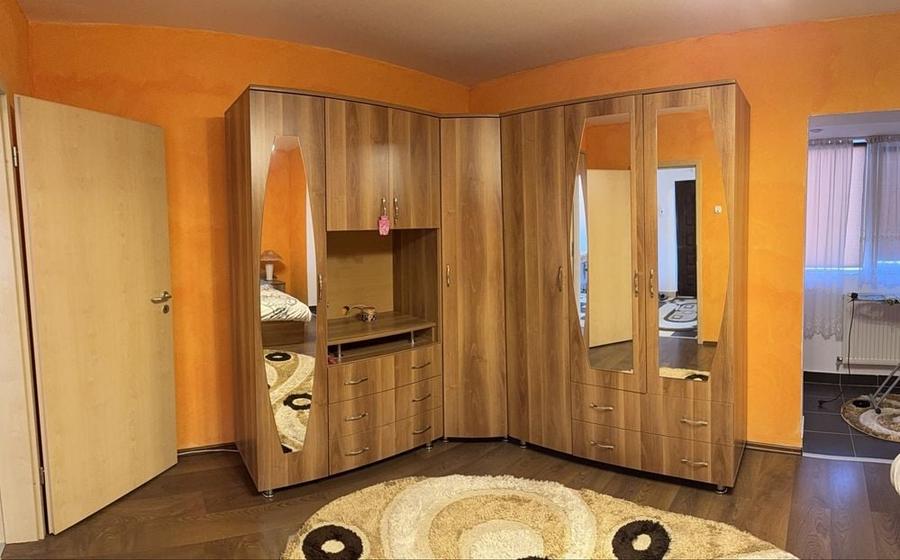 Apartament cu 3 camere decomandat în Central