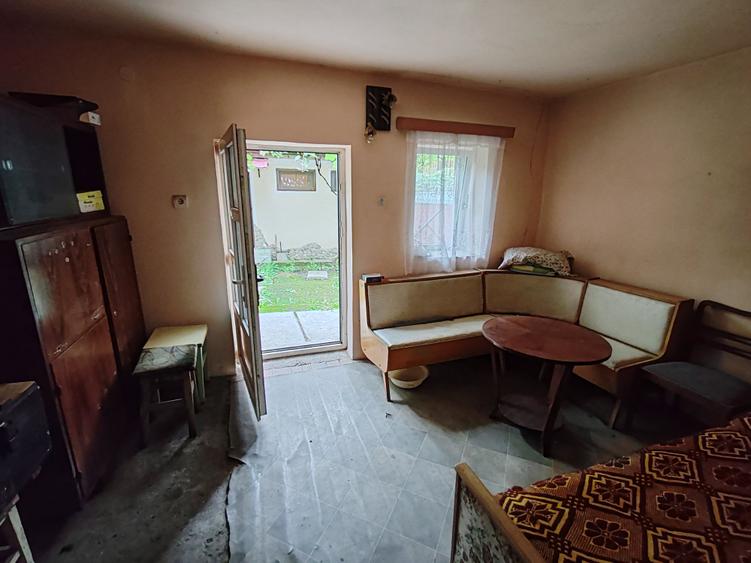 Casă individuală cu 6 camere cu Teren 900 Mp în Șercăița