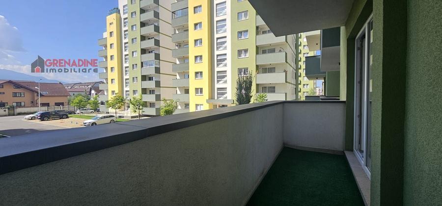 Apartament cu 3 camere decomandat în Tractorul