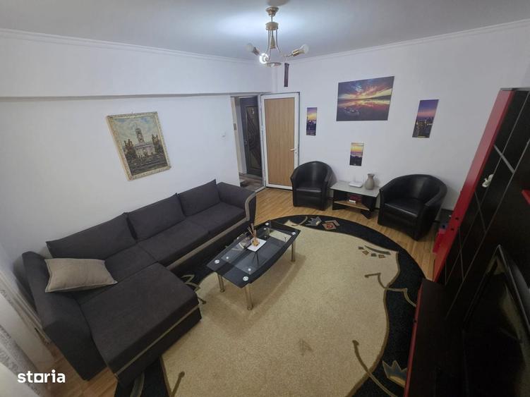 Apartament cu 3 camere decomandat în Prundu