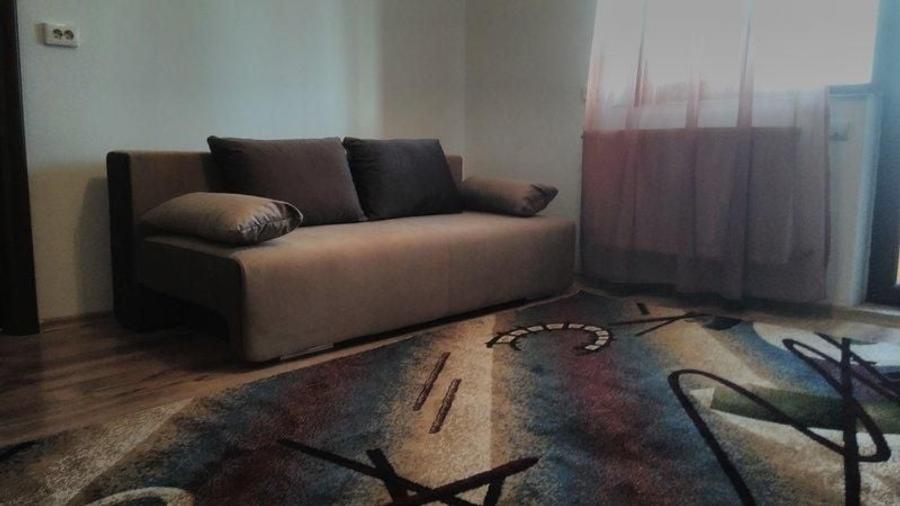 Apartament cu 2 camere decomandat, mobilat în Apărătorii Patriei — fotografia 1