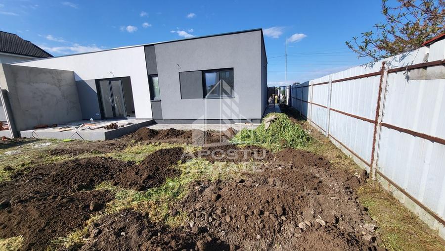 Casă individuală cu 3 camere cu Canalizare în Dumbrăvița