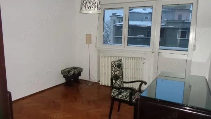 Apartament cu 4 camere, cu o suprafa?a utila de 105 m2, situat intre Pia?a Romana ?i Calea Victoriei - 8