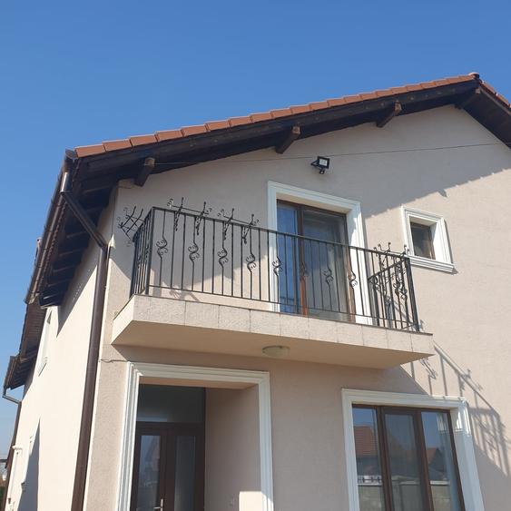 Casă cu 4 camere cu Teren 493 Mp în Central