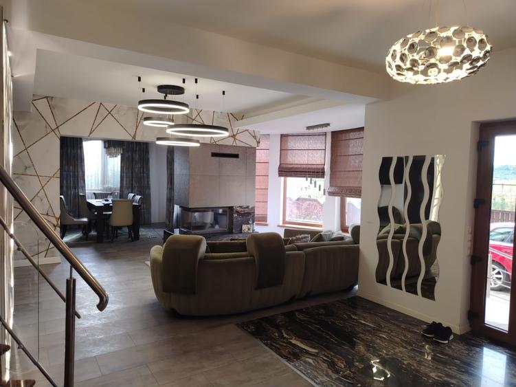 Casă cu 5 camere cu Teren 800 Mp în Periferie