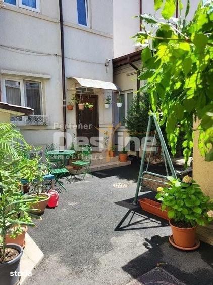 Casă cu 9 camere cu Teren 365 Mp în 13 Septembrie