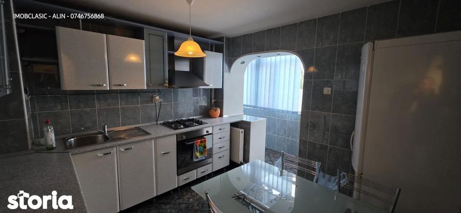 Apartament cu 3 camere decomandat în Micro 6
