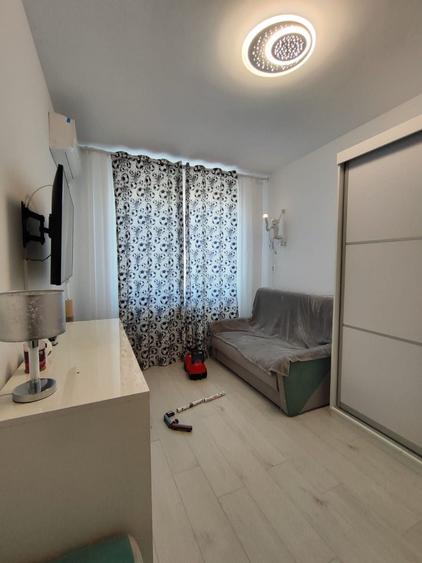 Apartament cu 4 camere decomandat în Berceni