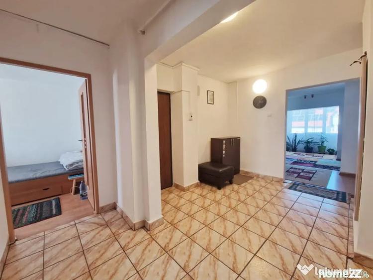 Apartament cu 4 camere decomandat în Central