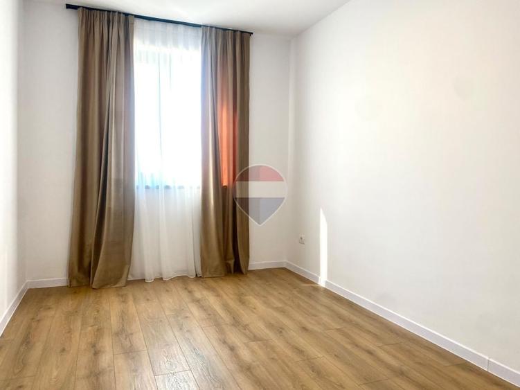 Apartament cu 4 camere decomandat, mobilat în Central