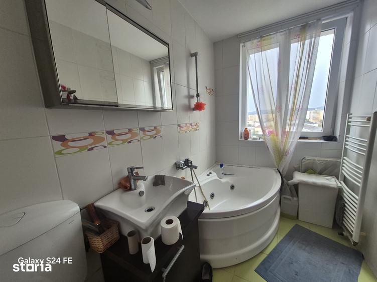 Apartament cu 3 camere decomandat în Dărmănești — fotografia 3