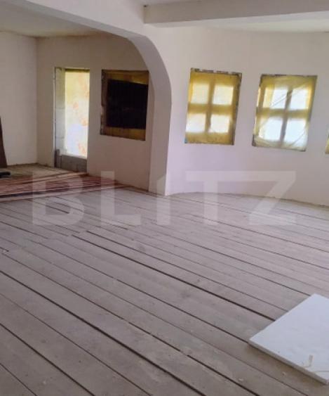 Casă cu 5 camere cu Teren 100 Mp în Central