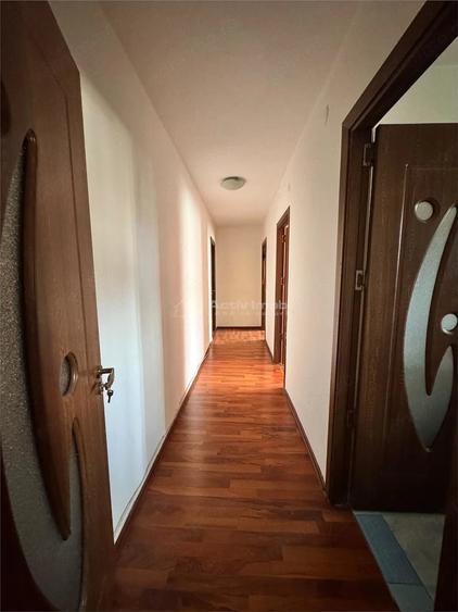 Apartament cu 4 camere decomandat în Gojdu